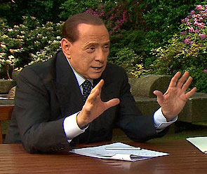 Берлускони напугал Меркель криком "Ку-ку!" Берлускони напугал Меркель криком "Ку-ку!"