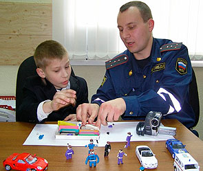 Изучать ПДД начнут уже в школе Изучать ПДД начнут уже в школе