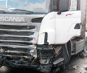 В Ленобласти маршрутка влетела в фуру В Ленобласти маршрутка влетела в фуру