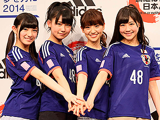 На солисток поп-группы напали с бензопилой На солисток поп-группы напали с бензопилой