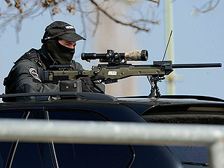 Зачищать Донецк отправили снайперов Зачищать Донецк отправили снайперов