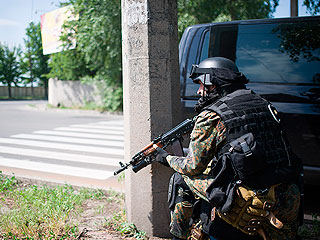 В Донецке гибнут мирные жители В Донецке гибнут мирные жители