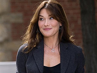 Жена Саркози cпоет для москвичей Жена Саркози cпоет для москвичей