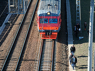 Под Донецком взорвана железная дорога Под Донецком взорвана железная дорога