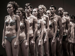 В Москве покажут спектакль в бикини В Москве покажут спектакль в бикини