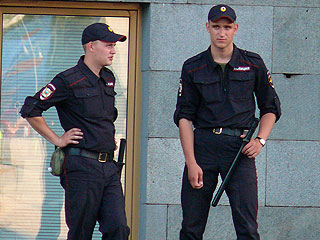 Первокурсница избила двух полицейских Первокурсница избила двух полицейских