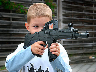 Трехлетний ребенок прострелил брату голову Трехлетний ребенок прострелил брату голову