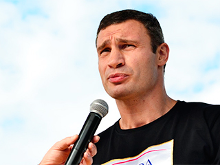 У Кличко на Майдане отобрали телефон У Кличко на Майдане отобрали телефон