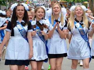 Выпускников Донецка лишают праздника Выпускников Донецка лишают праздника