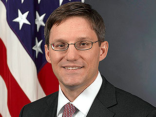 Замглавы Пентагона едет в Киев Замглавы Пентагона едет в Киев