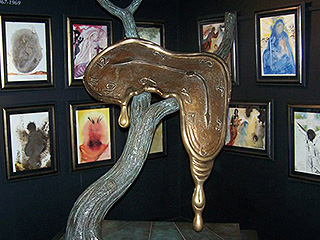 Ограблен музей Сальвадора Дали Ограблен музей Сальвадора Дали