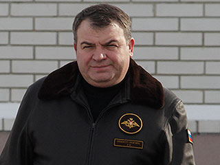 Сердюков начал возвращать долги Сердюков начал возвращать долги