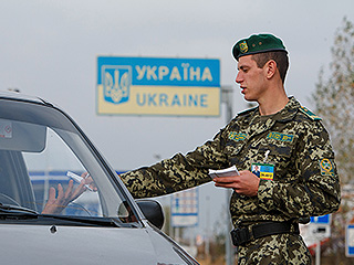 Киев перекрыл границу с Россией Киев перекрыл границу с Россией