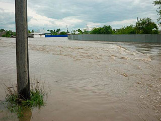 Барнаульцев эвакуируют из-за наводнения Барнаульцев эвакуируют из-за наводнения
