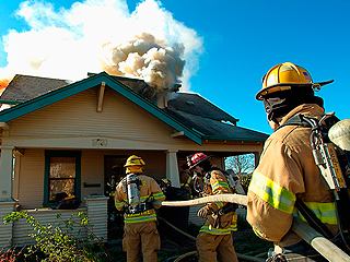 Предложение руки и сердца во время пожара Предложение руки и сердца во время пожара