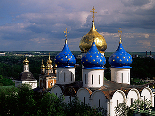 Православные отмечают Святую Троицу Православные отмечают Святую Троицу