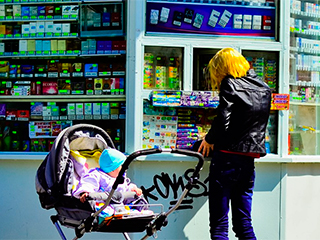 Женщинам до 40 лет запретят продажу сигарет Женщинам до 40 лет запретят продажу сигарет