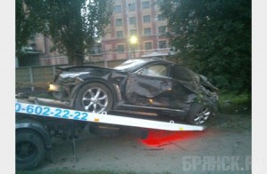 27-летний лихач на «Infiniti FX35» снёс остановку и убил двух человек