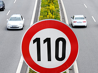 Увеличение скорости снизило число аварий Увеличение скорости снизило число аварий