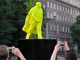 В Кракове унизили Ленина В Кракове унизили Ленина