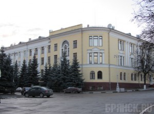 В Брянске начинает работу читальный зал под открытым небом