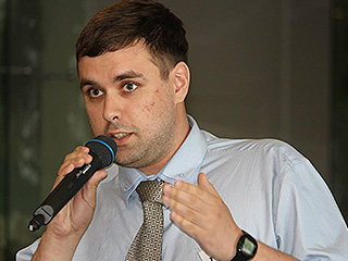 Соратника Навального отправили под арест Соратника Навального отправили под арест