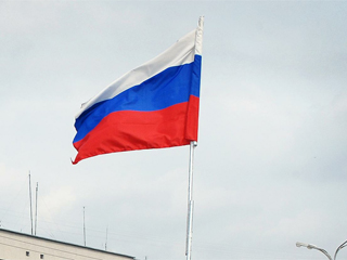 Десантники подняли флаг России в Луганске Десантники подняли флаг России в Луганске