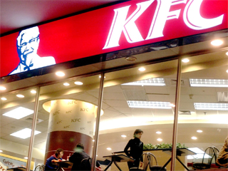 Девочку выгнали из ресторана за шрамы Девочку выгнали из ресторана за шрамы