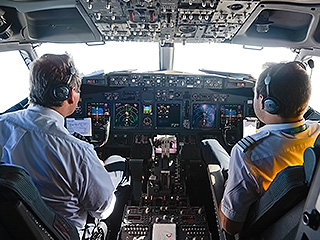 Лазерный хулиган атаковал самолет на Кубани Лазерный хулиган атаковал самолет на Кубани