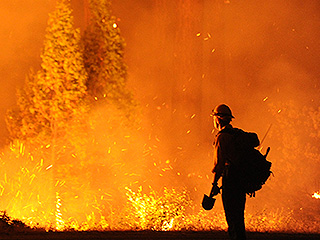 Калифорнийцев эвакуировали из-за пожара Калифорнийцев эвакуировали из-за пожара