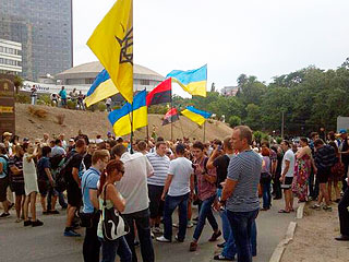 В Одессе атаковали консульство России В Одессе атаковали консульство России