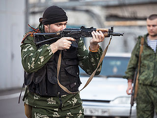 В Луганске взяты в плен женщины-снайперы В Луганске взяты в плен женщины-снайперы