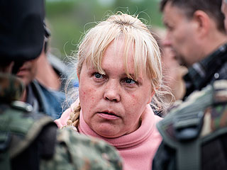 Матери украинских солдат перекрыли трассу Матери украинских солдат перекрыли трассу