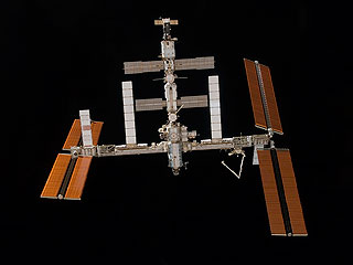 Россияне прикрепили антенну к МКС проволокой Россияне прикрепили антенну к МКС проволокой