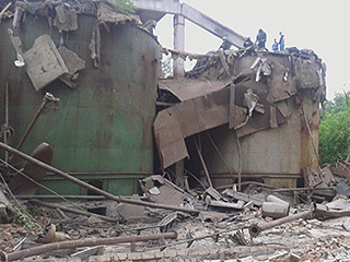 В Красноярске обрушился химкомбинат В Красноярске обрушился химкомбинат