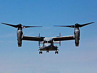 От конвертолета в воздухе отвалилась деталь От конвертолета в воздухе отвалилась деталь