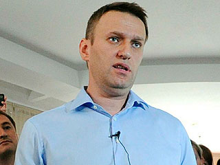 Навальному подарили краденую картину Навальному подарили краденую картину