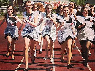 Российские выпускники простились со школой Российские выпускники простились со школой