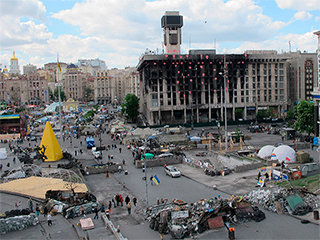 В Киеве активисты сорвали крестный ход В Киеве активисты сорвали крестный ход