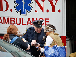 Российский бизнесмен избит таксистом в США Российский бизнесмен избит таксистом в США