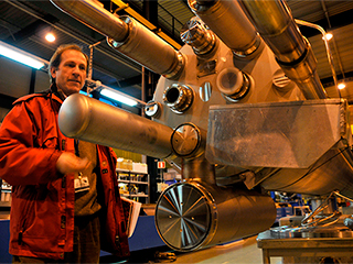 В Европе запустят адронный коллайдер В Европе запустят адронный коллайдер