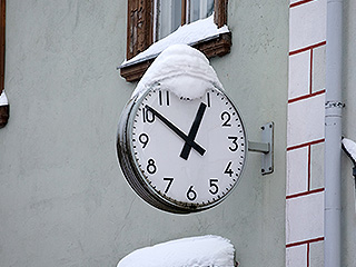 Россиянам возвращают "зимнее" время Россиянам возвращают "зимнее" время