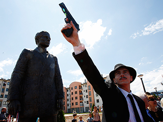 В Сараево открыли памятник националисту В Сараево открыли памятник националисту