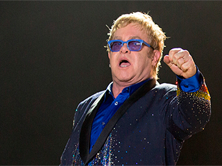 Элтон Джон обсудит права геев c Путиным Элтон Джон обсудит права геев c Путиным