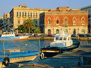 Судно с мертвыми мигрантами пришло в Италию Судно с мертвыми мигрантами пришло в Италию