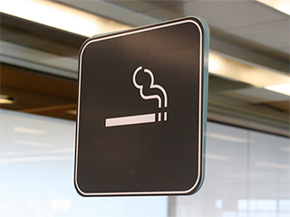 Россиянам разрешат курить на террасах Россиянам разрешат курить на террасах