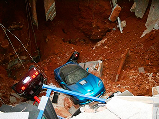 Из ямы с Chevrolet Corvette сделали музей Из ямы с Chevrolet Corvette сделали музей