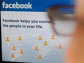 Facebook извинилась за секретные опыты Facebook извинилась за секретные опыты