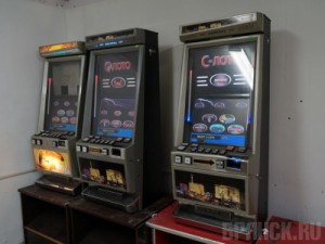 В двух салонах Брянска конфисковали 24 игровых автомата