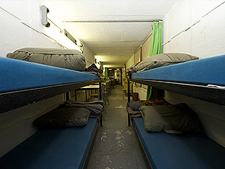 В Тель-Авиве открыты бомбоубежища В Тель-Авиве открыты бомбоубежища